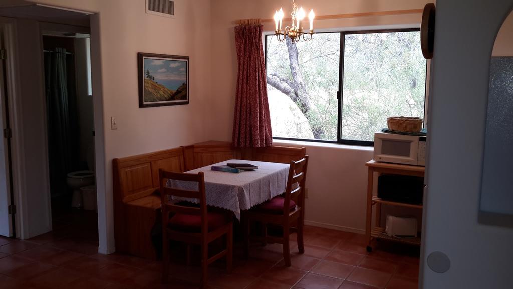 Desert Trails Bed & Breakfast Tanque Verde Room photo