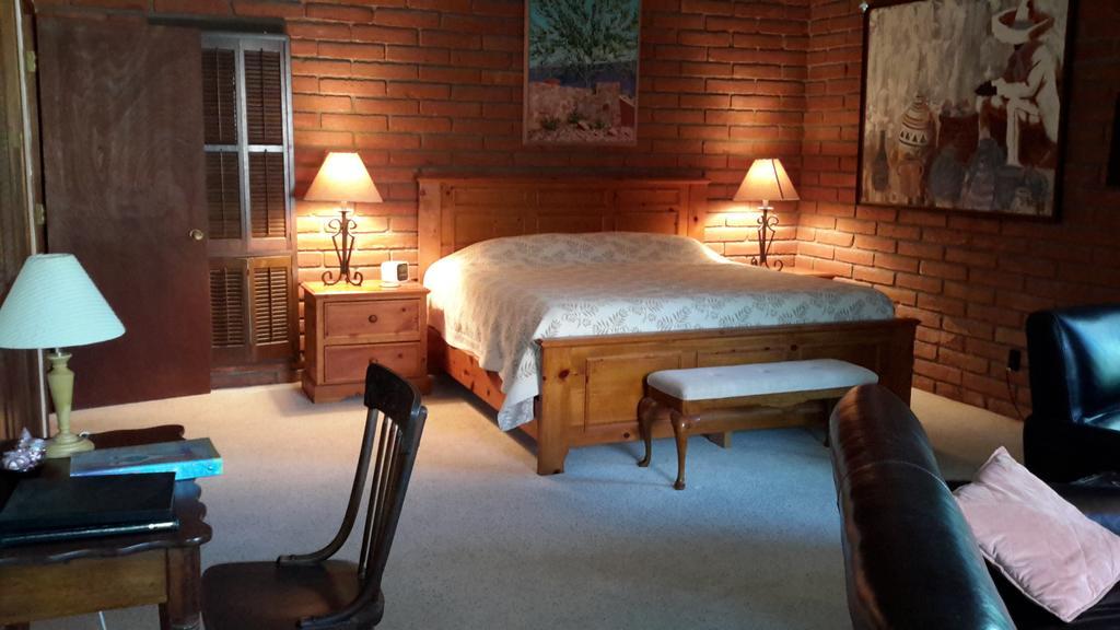 Desert Trails Bed & Breakfast Tanque Verde Room photo